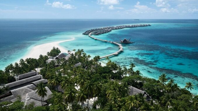 Luxury resorts in Raa Atoll