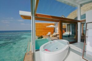 Villa sull'acqua alle Maldive di Kandolhu Island