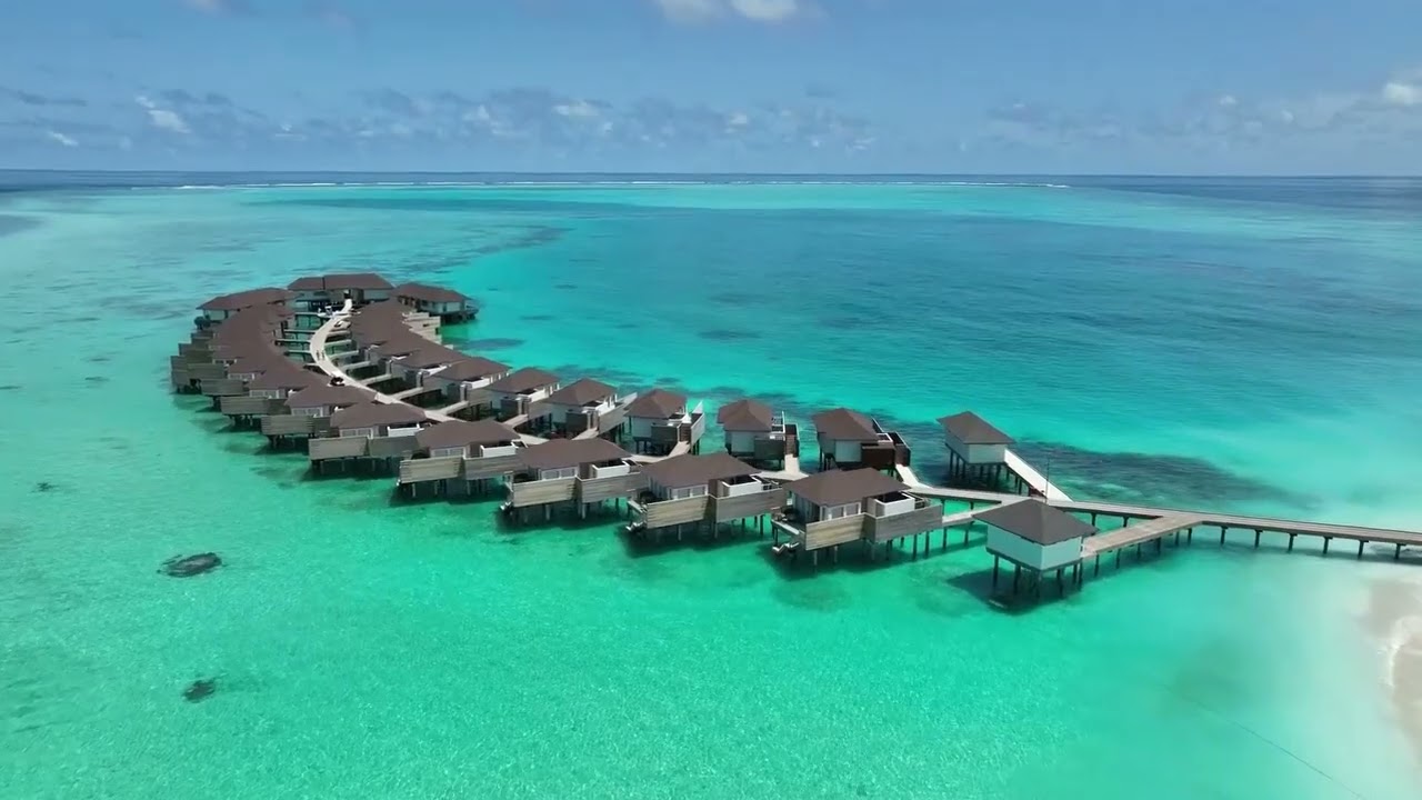 Welkom bij Avani+ Fares Maldives Resort, een natuurlijk eilandparadijs in het Baa-atol, Malediven