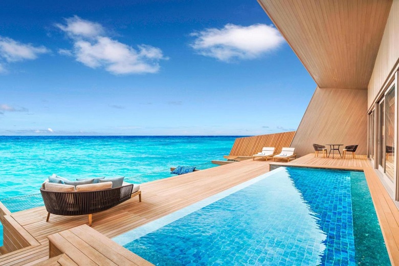 Villa sobre el agua del complejo turístico Vommuli de St. Regis Maldives