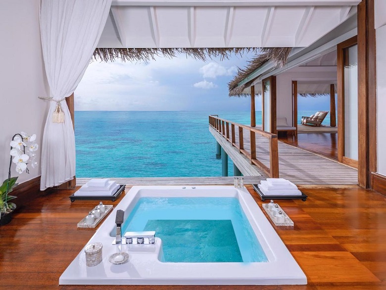 Anantara Kihavah Overwater Villa