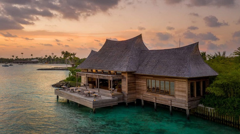 Li Long no Waldorf Astoria Maldivas Ithaafushi