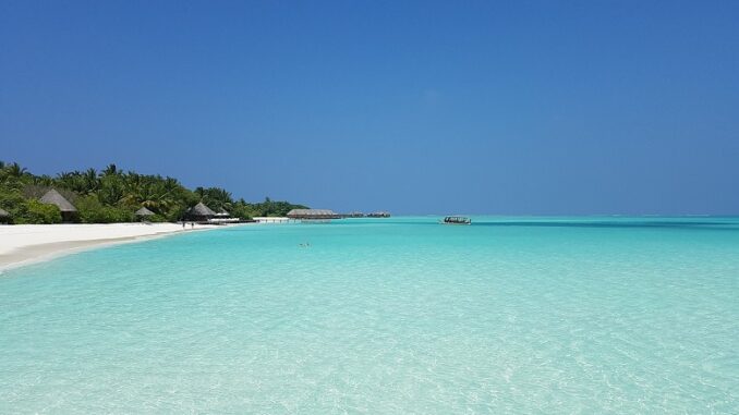 Playa en el atolón Baa