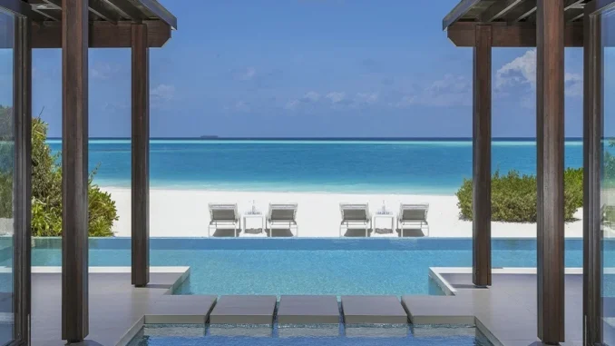 Pabellón de dos dormitorios con piscina en la playa en Niyama Private Islands