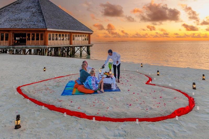 Family dining experience at Meeru Maldives