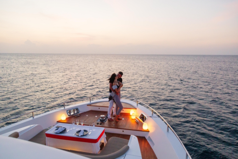 Yatch dining at Veligandu Maldives